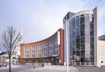 Holiday Inn Express Portsmouth Gunwharf Quays, an IHG Hotel allows 18 year olds to book a room