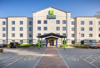 Holiday Inn Express Poole, an IHG Hotel allows 18 year olds to book a room