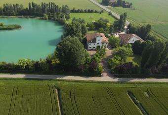 Agriturismo la Torre allows 18 year olds to book a room