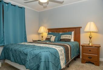 Stroll to Slopes, Village Area, Ski in-out MtLodge 219 allows 18 year olds to book a room