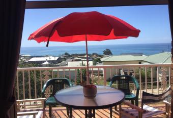 Penguin Seaside Homestay has Balcony rooms