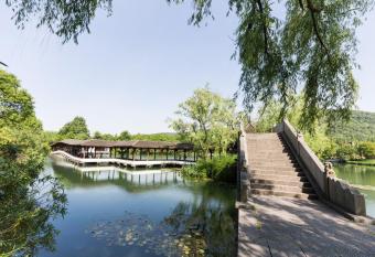 Hangzhou Ziwei Boutique Homestay has Balcony rooms