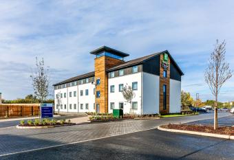 Holiday Inn Express Cambridge, an IHG Hotel allows 18 year olds to book a room