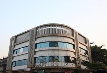 Hotel Fantacee allows 18 year olds to book a room