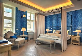 Relais Le Chevalier allows 18 year olds to book a room