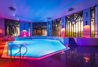 Crowne Plaza Gerrards Cross, an IHG Hotel allows 18 year olds to book a room