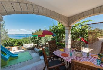 Victory Ravni has Balcony rooms