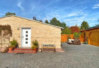 Ferienwohnung Leipzig- Hirschfeld Apartments has Balcony rooms