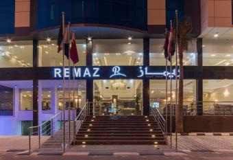 Remaz Suites Hotel has rooms with a private hot tub