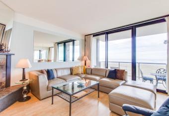 Sand & Sea: The Breakers (200) has Balcony rooms