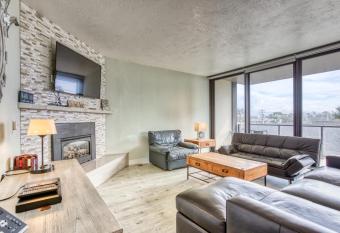 Sand & Sea: Sunset Stroll (212) has Balcony rooms