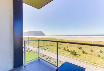 Sand & Sea: Wave Watcher (302) has Balcony rooms