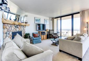 Sand & Sea: Water's Edge (402) has Balcony rooms