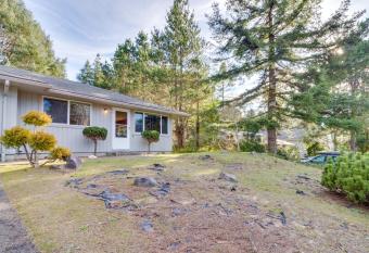 8th Hole Getaway Condo MCA #1209 has Balcony rooms