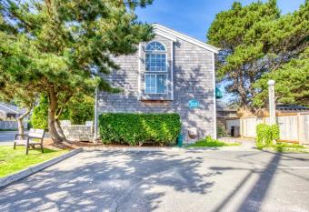 Beaches Inn | Pacific Surf Townhouse has Balcony rooms