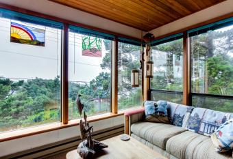 Hill Villa has Balcony rooms