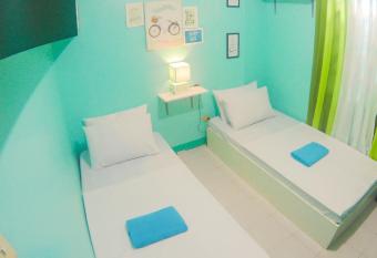 Backpackers Homestay - NomadsMNL has Balcony rooms