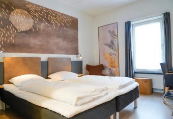 City Hotel Nattergalen allows 18 year olds to book a room