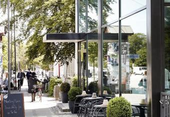 Hotel   sterport allows 18 year olds to book a room