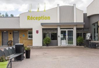 H  tel Mont-Valin allows 18 year olds to book a room