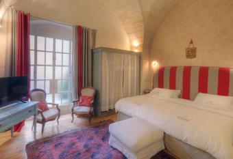 B&B Palazzo Gorgoni has rooms with a private hot tub