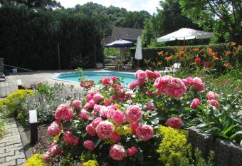 NoOaks has Balcony rooms