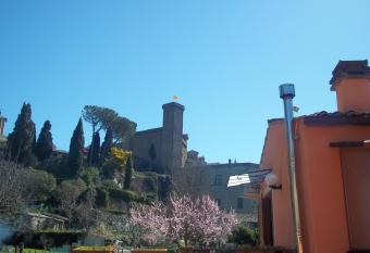 Casa Beatrice allows 18 year olds to book a room