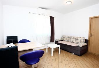 Sunny Terraces Apartments ZT has Balcony rooms