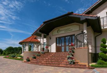 Leszczynowy Dworek has Balcony rooms