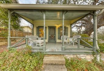 The Oak House has Balcony rooms