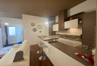 Domus Romanae in centro storico allows 18 year olds to book a room