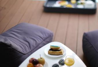 Cendana Villa allows 18 year olds to book a room