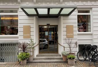 Hotel Mayfair allows 18 year olds to book a room