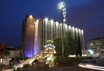 Hotel Maxim allows 18 year olds to book a room