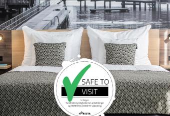 Best Western Plus Airport Hotel allows 18 year olds to book a room