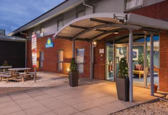 Days Inn by Wyndham Telford Ironbridge allows 18 year olds to book a room