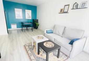 Cosy appart proche Paris allows 18 year olds to book a room