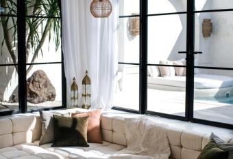 Mahi Mahi Villa & Suites has Balcony rooms