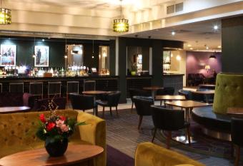 Leonardo Royal Hotel Birmingham - formerly Jurys Inn allows 18 year olds to book a room