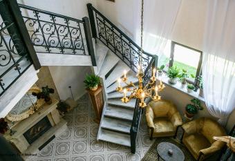 Vinoteegi Residents allows 18 year olds to book a room