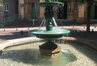 Appartement Jeanne d Arc allows 18 year olds to book a room