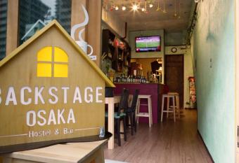 Backstage Party Hostel & Bar has Balcony rooms