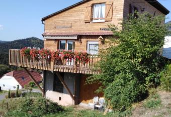 Le Gite Du Bucheron has Balcony rooms