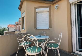 Apartment Mirkec has Smoking/Balcony rooms