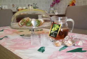 La Collinetta allows 18 year olds to book a room