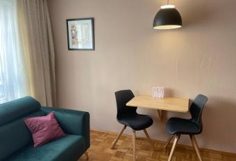 Ferienwohnung Stadtmitte W  rzburg allows 18 year olds to book a room