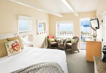 Chatham Tides has Balcony rooms