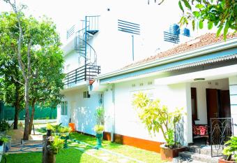 Mama Beach Villa allows 18 year olds to book a room