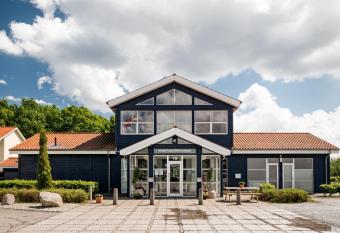 Hotel Sleep2Night allows 18 year olds to book a room