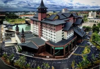 Mudzaffar Hotel has Balcony rooms